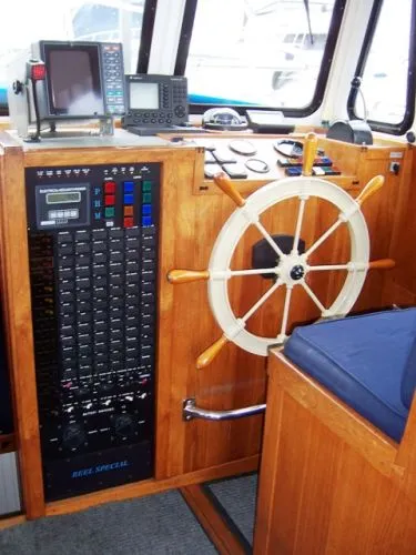 Helm & electricial panel