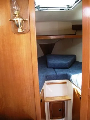 V berth