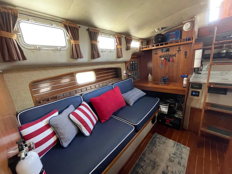 1982 Lancer Yachts Center Cockpit