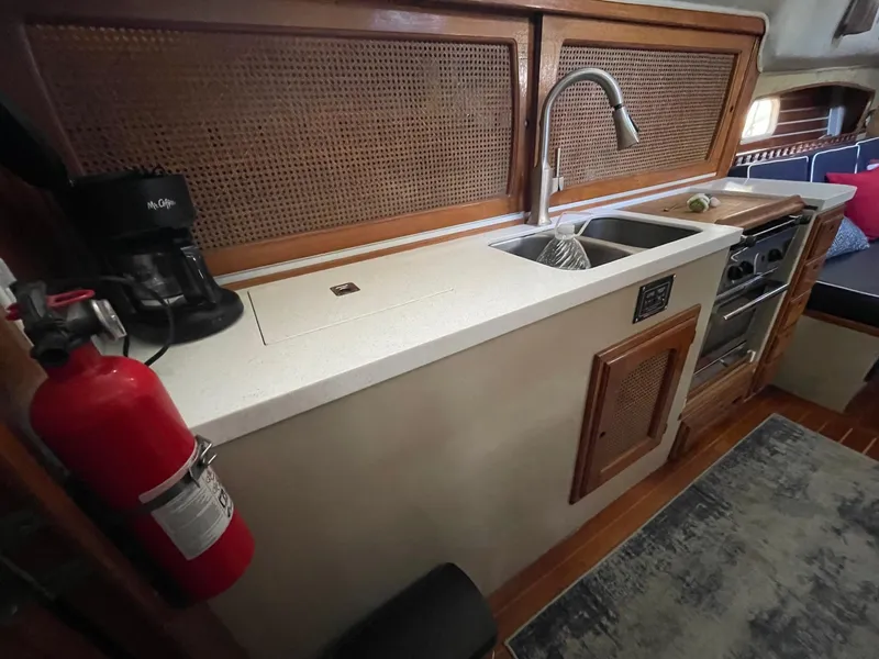 1982 Lancer Yachts Center Cockpit