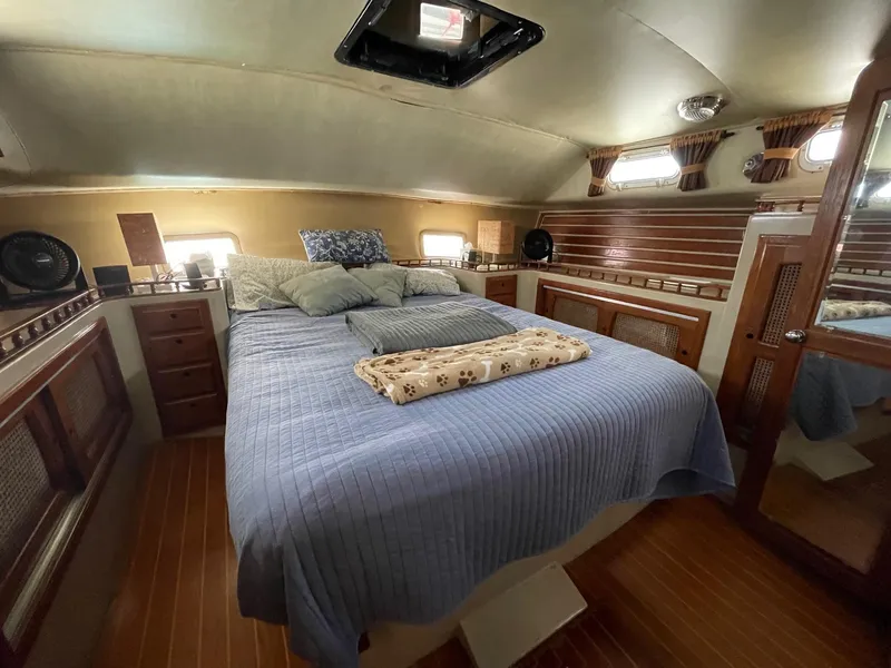 1982 Lancer Yachts Center Cockpit