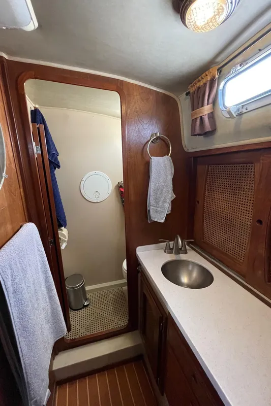1982 Lancer Yachts Center Cockpit