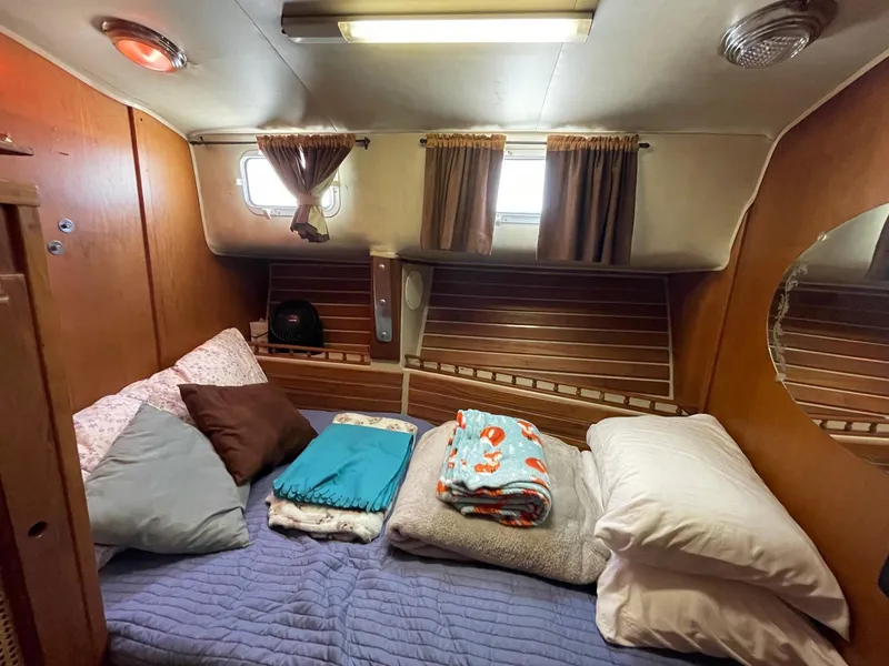1982 Lancer Yachts Center Cockpit