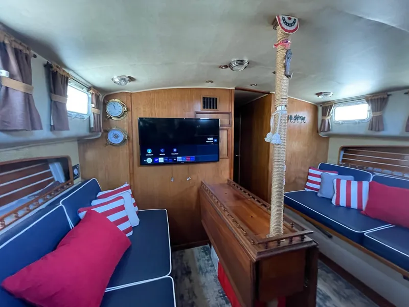1982 Lancer Yachts Center Cockpit