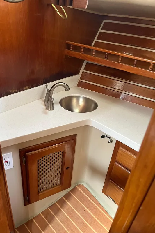 1982 Lancer Yachts Center Cockpit