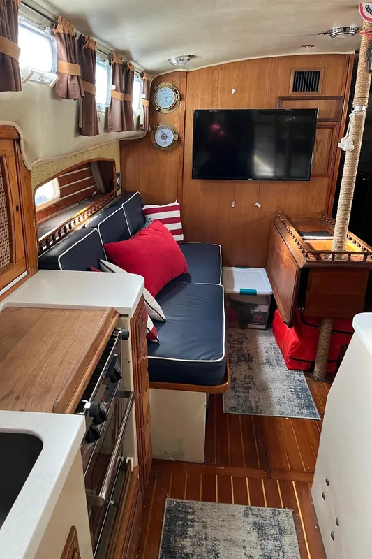 1982 Lancer Yachts Center Cockpit