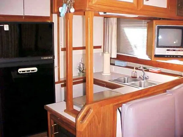 1988 Carver Mariner