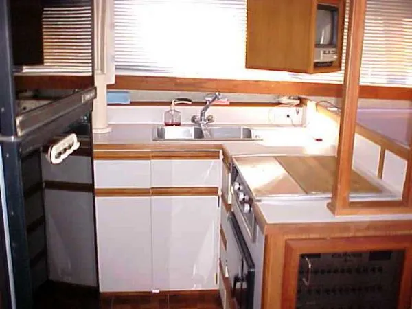 1988 Carver Mariner