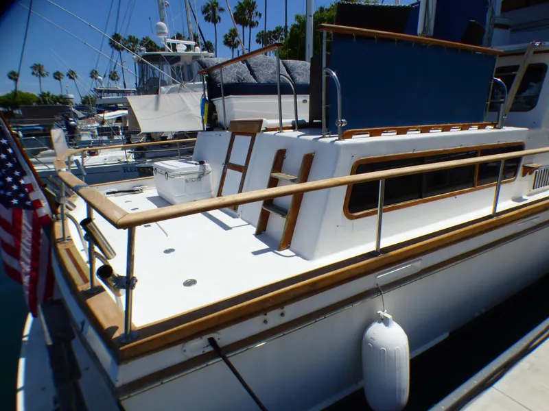 1979 Californian 42 LRC Flybridge Trawler