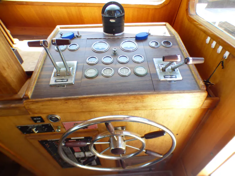 1979 Californian 42 LRC Flybridge Trawler