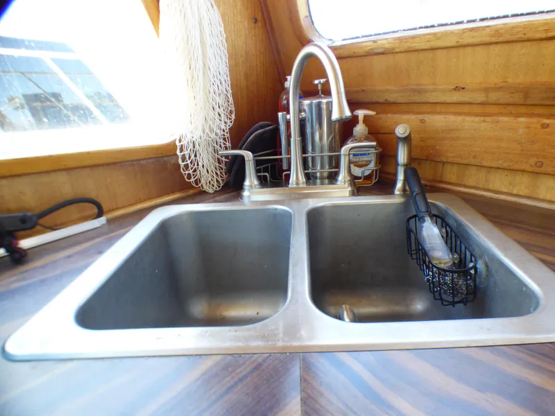 1979 Californian 42 LRC Flybridge Trawler