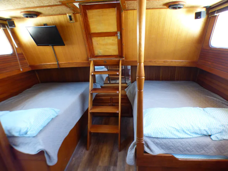 1979 Californian 42 LRC Flybridge Trawler