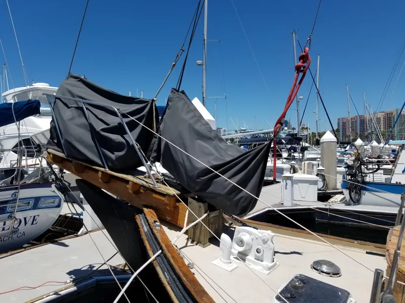 Cutter Rigged Head Sails
