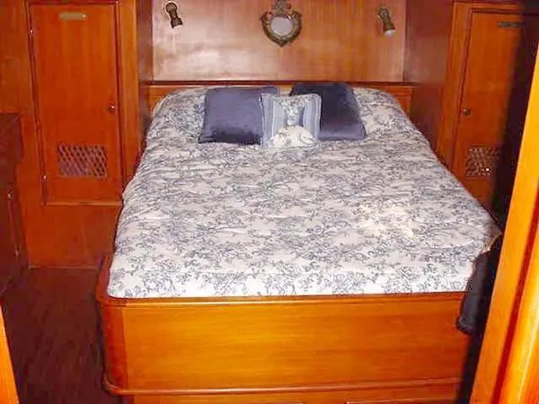 aft cabin berth