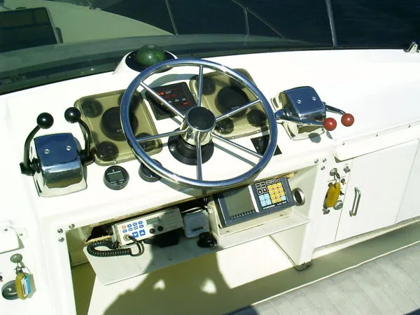 1985 Tollycraft SPORT CRUISER
