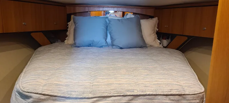 2005 Tiara Yachts 4300 Sovran
