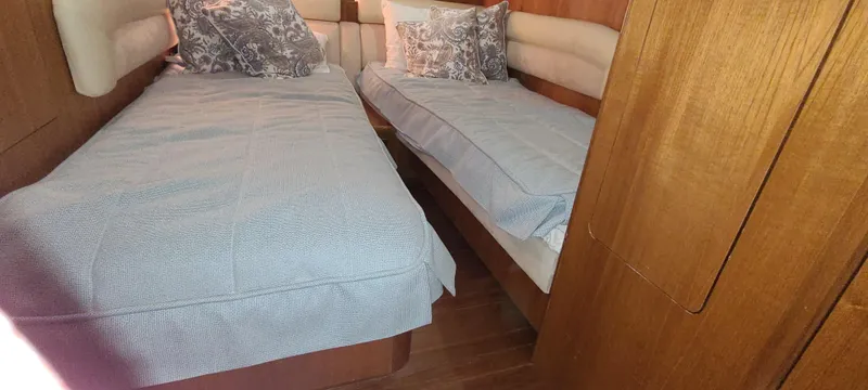 2005 Tiara Yachts 4300 Sovran