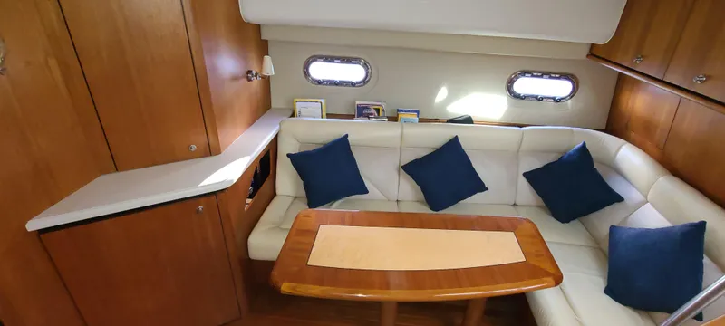 2005 Tiara Yachts 4300 Sovran