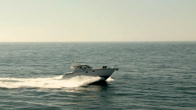 2005 Tiara Yachts 4300 Sovran
