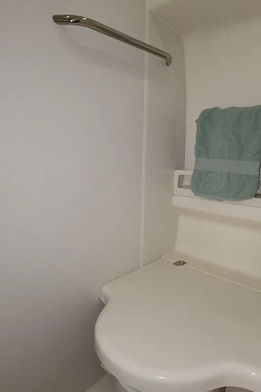 2005 Tiara Yachts 4300 Sovran