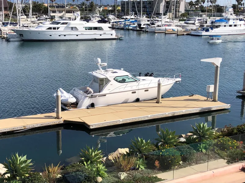 2005 Tiara Yachts 4300 Sovran
