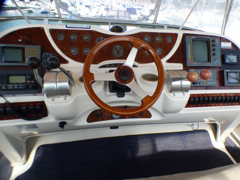 1998 Maxum 4100 SCA