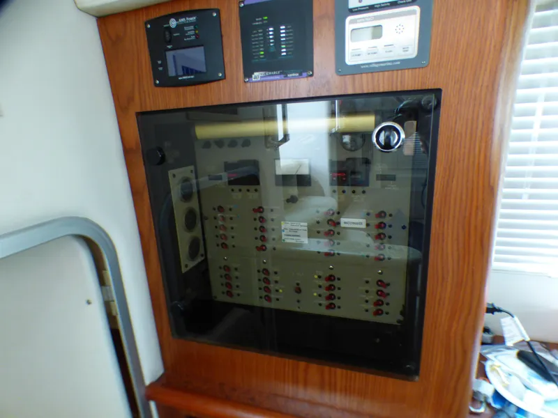 1998 Maxum 4100 SCA