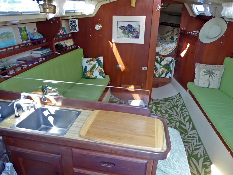 1983 Catalina 30