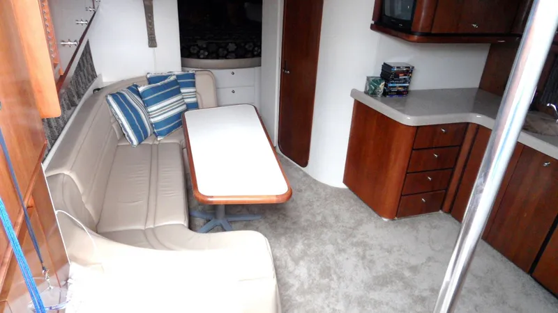 1998 Trojan 400 Express by Carver