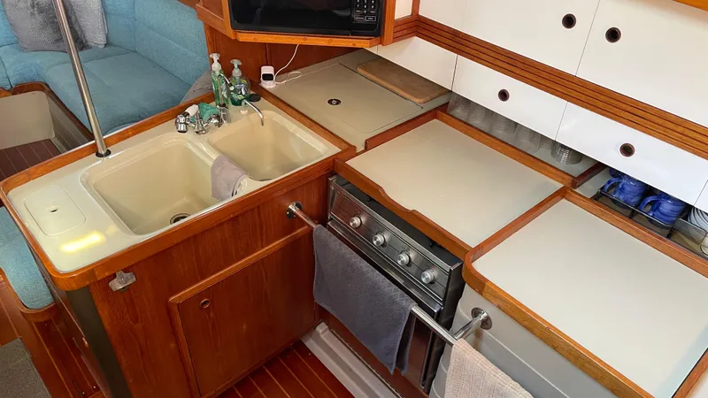 1989 C&C Sloop