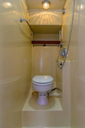 1984 Uniflite Aft Cabin Motor Yacht