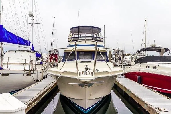 1984 Uniflite Aft Cabin Motor Yacht
