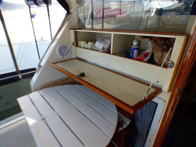 1984 Uniflite Aft Cabin Motor Yacht