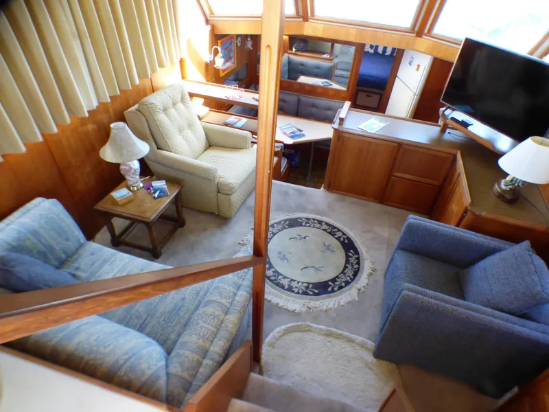 1984 Uniflite Aft Cabin Motor Yacht