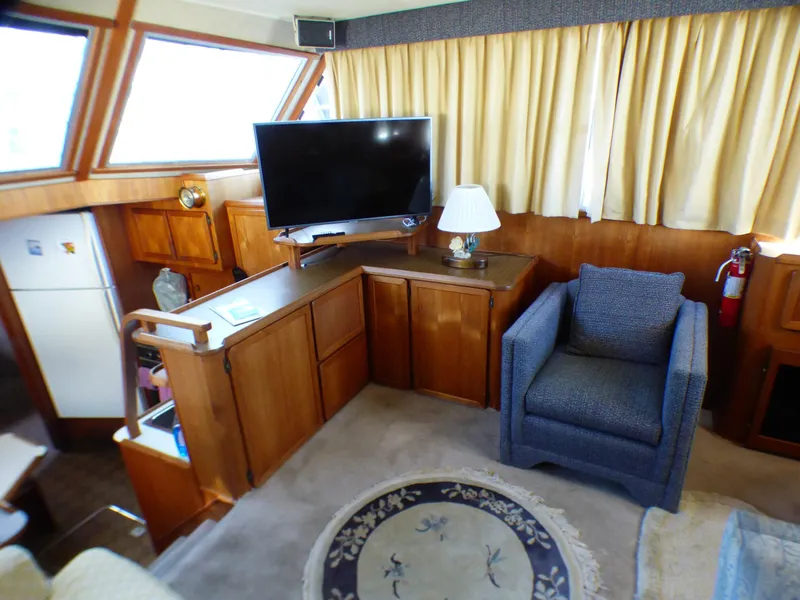 1984 Uniflite Aft Cabin Motor Yacht