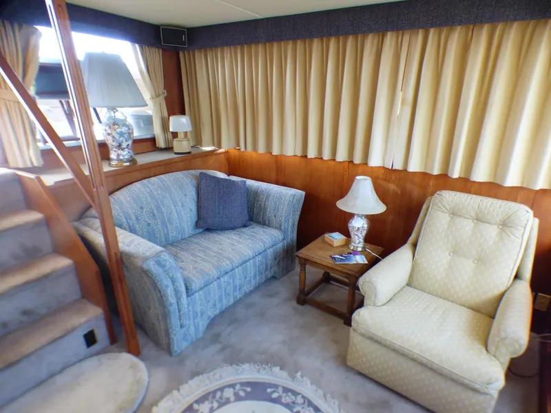 1984 Uniflite Aft Cabin Motor Yacht