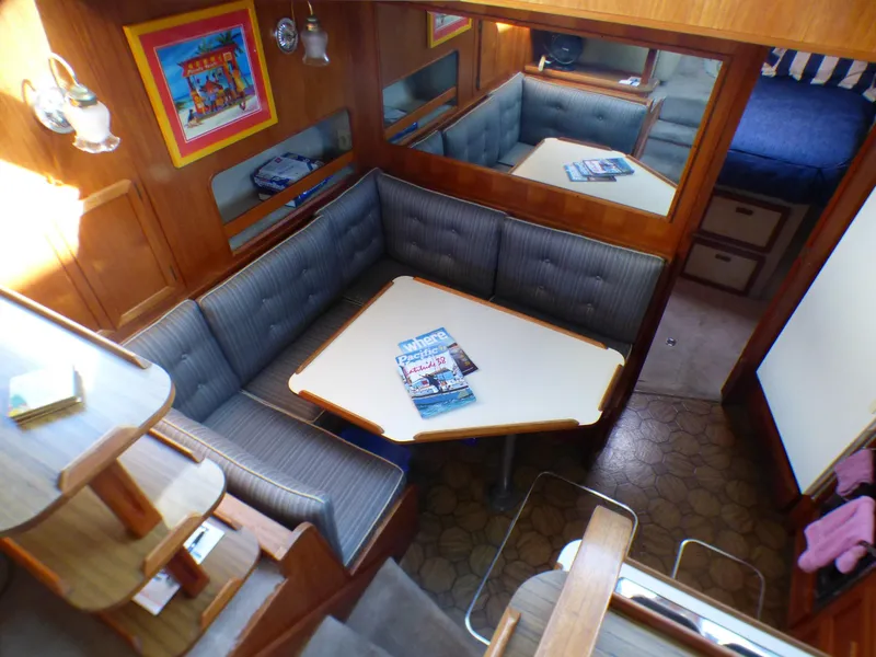 1984 Uniflite Aft Cabin Motor Yacht