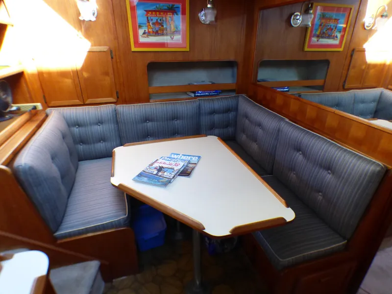 1984 Uniflite Aft Cabin Motor Yacht