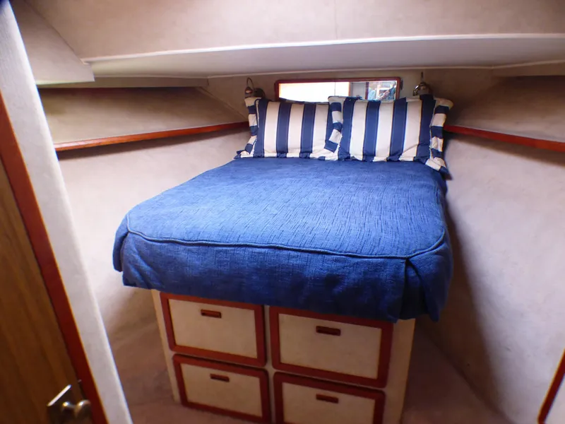 1984 Uniflite Aft Cabin Motor Yacht