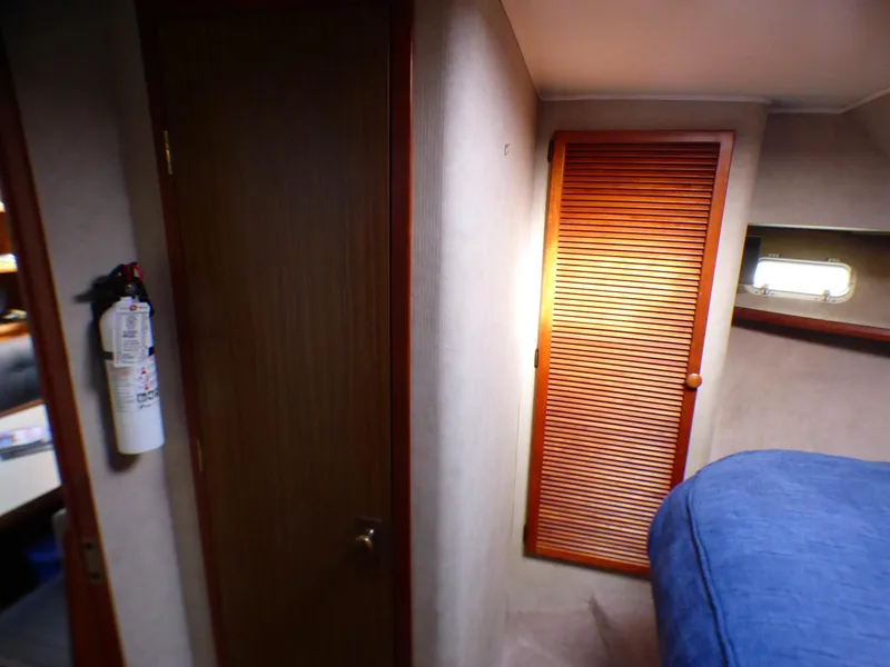 1984 Uniflite Aft Cabin Motor Yacht