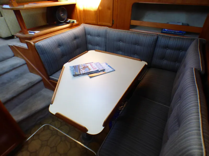 1984 Uniflite Aft Cabin Motor Yacht