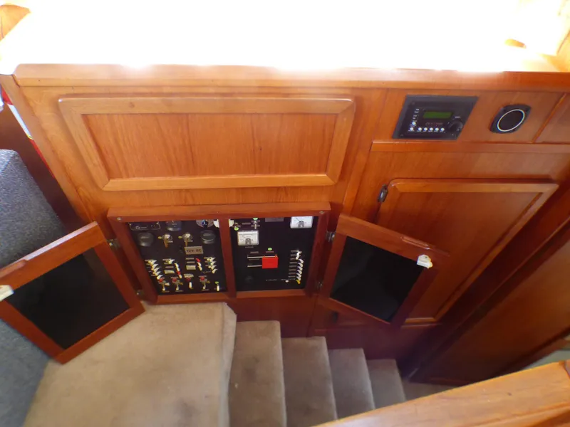 1984 Uniflite Aft Cabin Motor Yacht