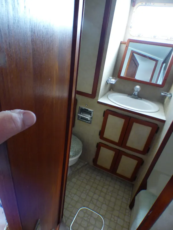 1984 Uniflite Aft Cabin Motor Yacht