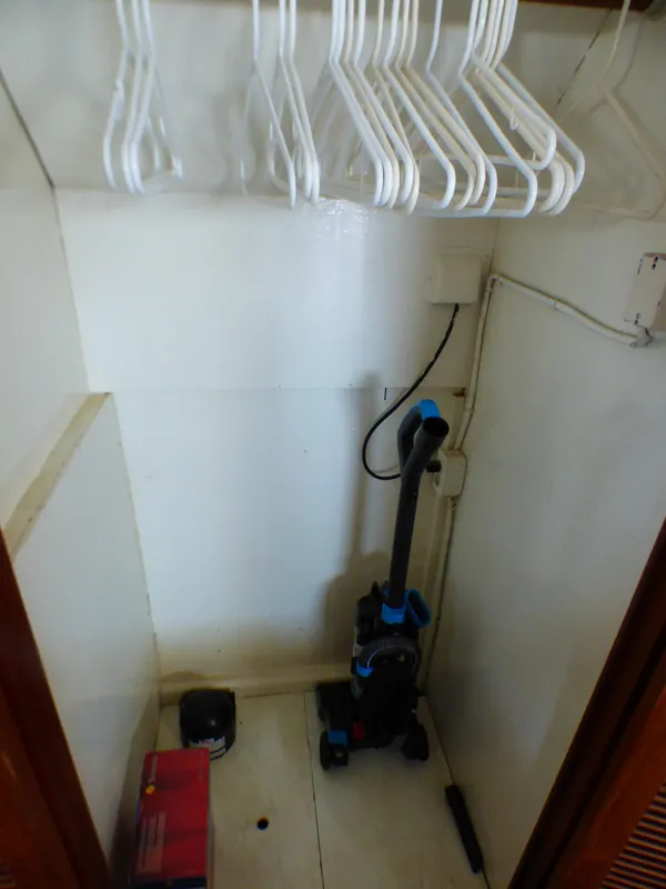 1984 Uniflite Aft Cabin Motor Yacht