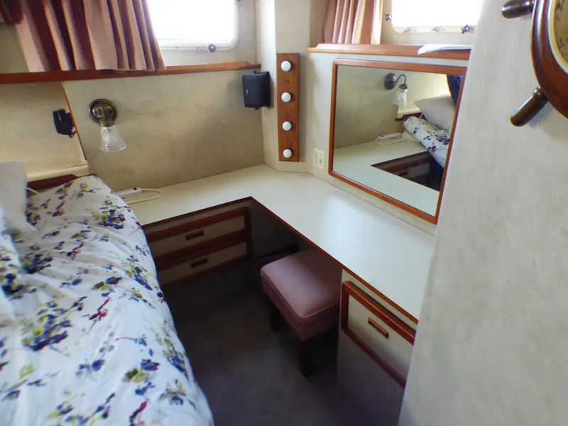 1984 Uniflite Aft Cabin Motor Yacht