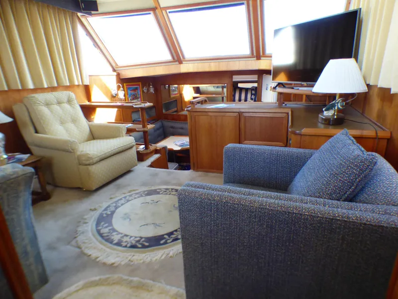 1984 Uniflite Aft Cabin Motor Yacht