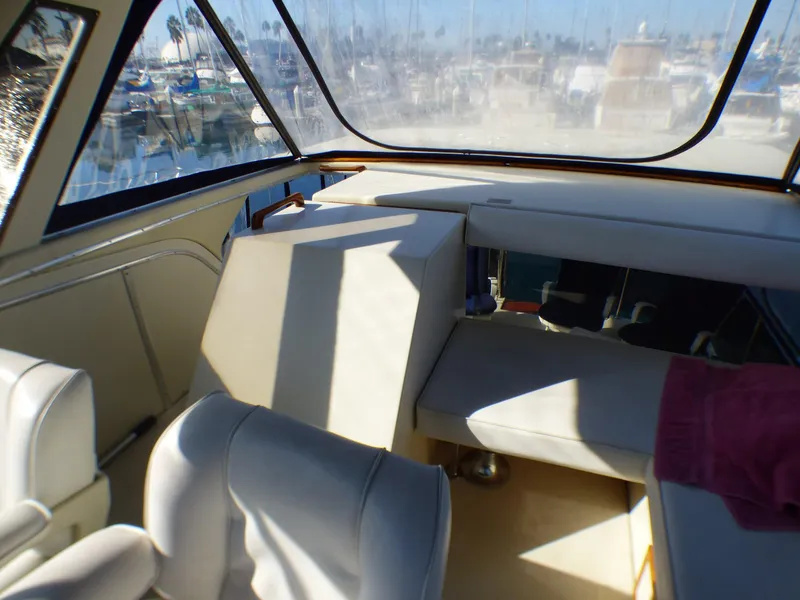 1984 Uniflite Aft Cabin Motor Yacht