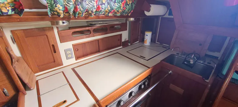1983 Ericson 35-3