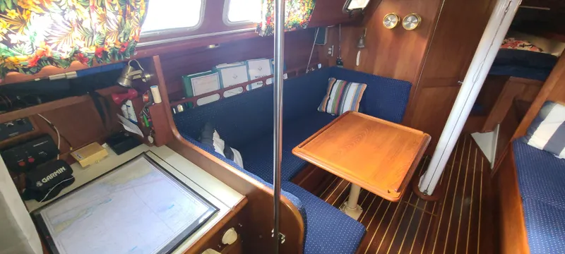 1983 Ericson 35-3