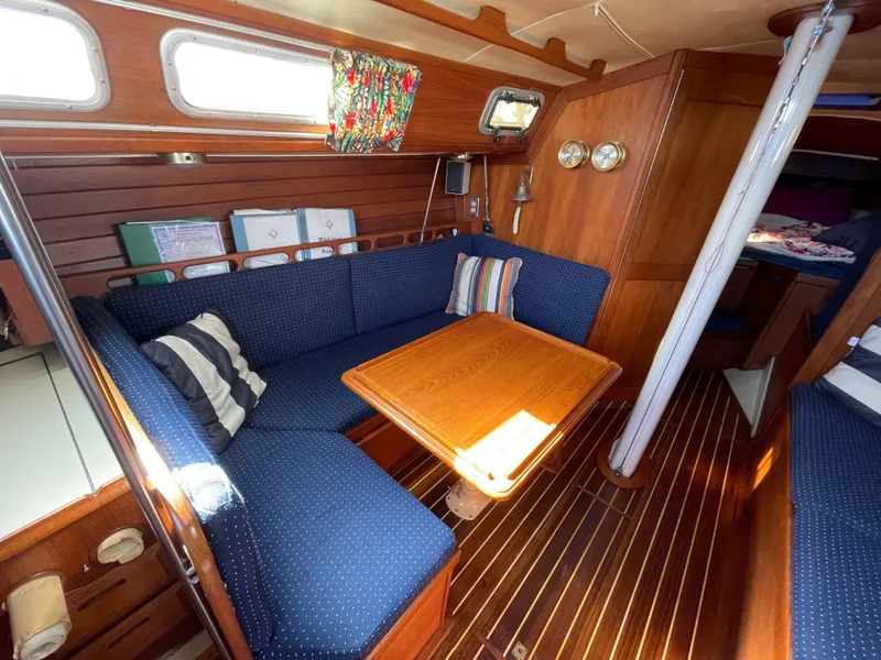 1983 Ericson 35-3
